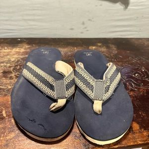 Size 10 flip-flops